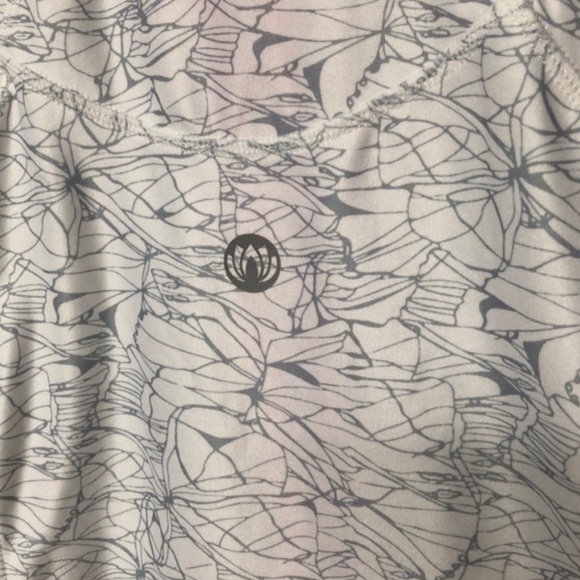 Mondetta Active Zip Up Thumb Hole Jacket. - Picture 2 of 2